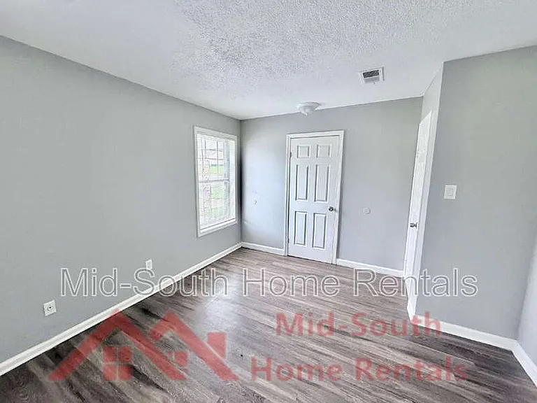 1270 Chickamauga Ave — Photo 13