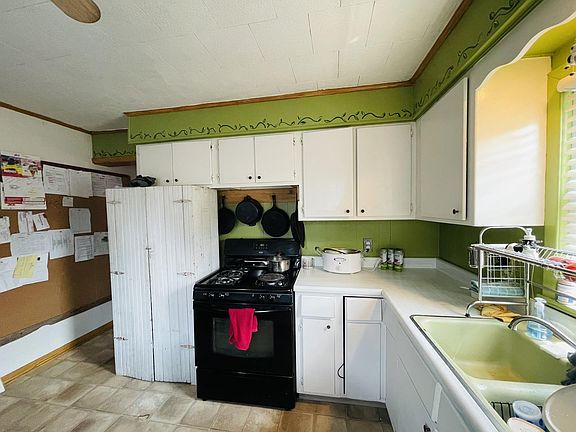 4th image of 613 Barnhart St