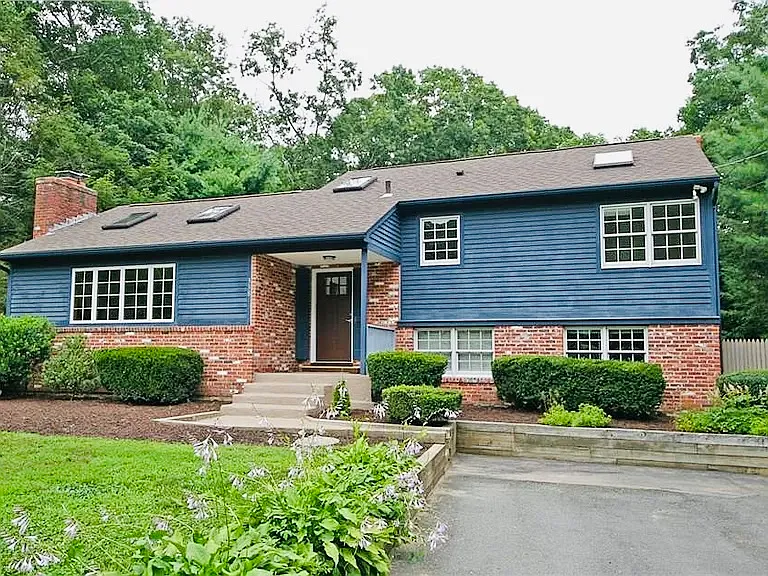 5 bed, 1.5 bath, 1915 sqft, $5,000 — Photo 3