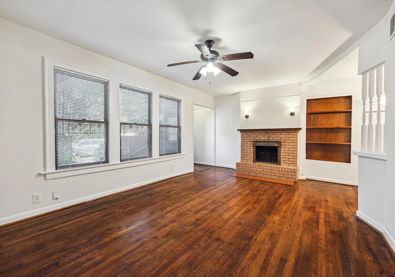 3716 Yupon — Photo 1