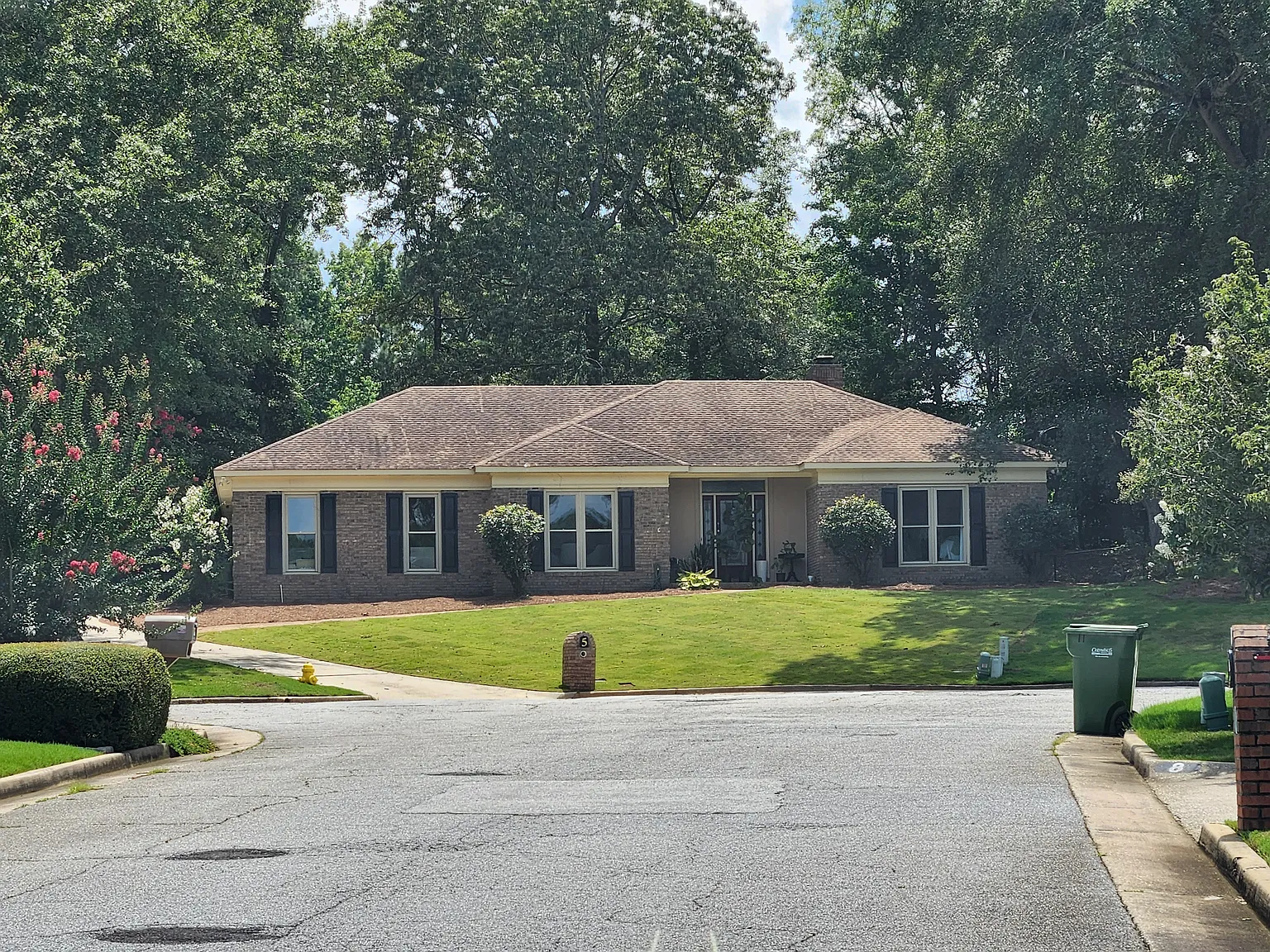 3 bed, 2516 sqft, $2,650 — Photo 2