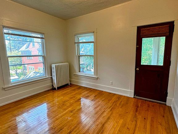 5th image of 709 Hawthorne St NE #711