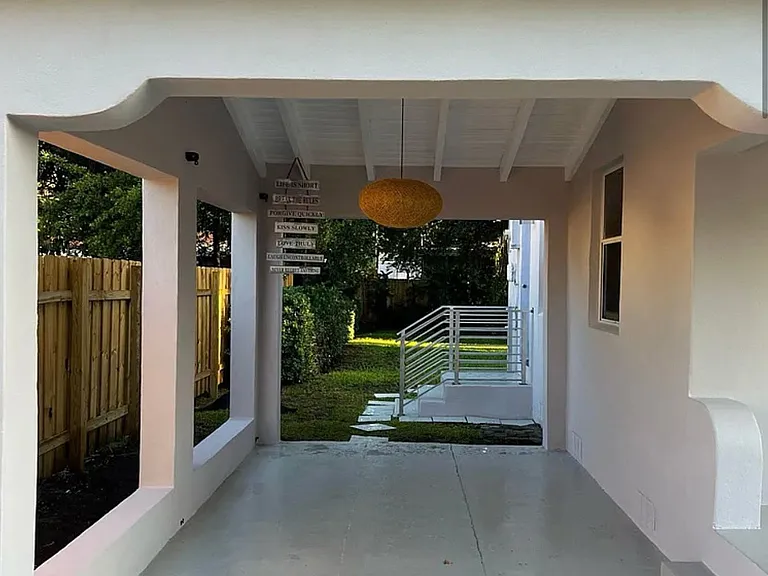 NW 45th St — Photo 2