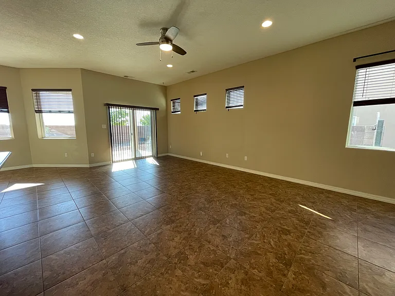 529 Minturn Ct NE — Photo 3