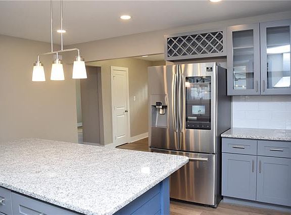 4th image of 597 12th Ave NE