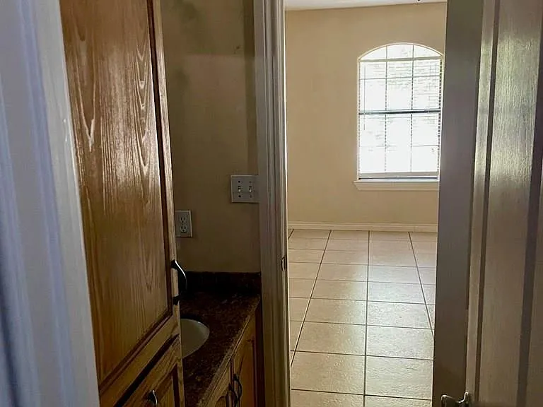 1866 Royal Oak St — Photo 11
