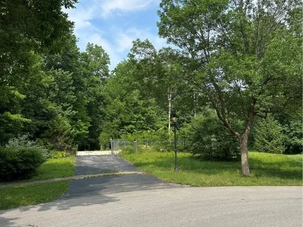 36 White Pine Ct #11, East Amherst, NY 14051