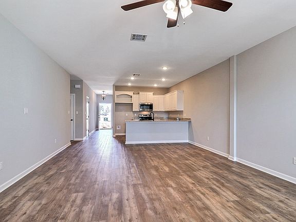 5th image of 2929 Palatine Pl