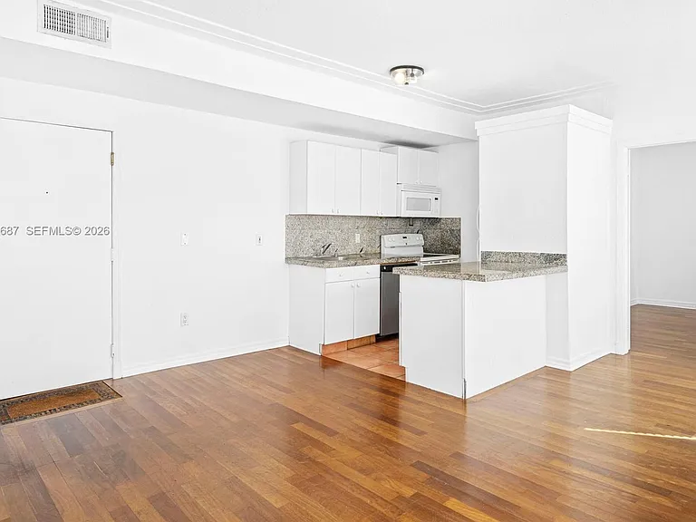 1027 Pennsylvania Ave #206 — Photo 3