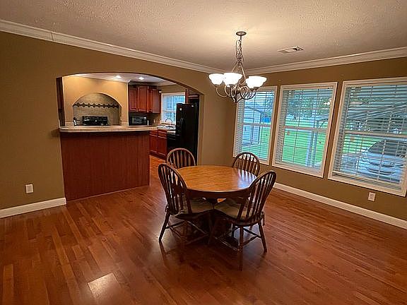 5th image of 6740 Vincent St