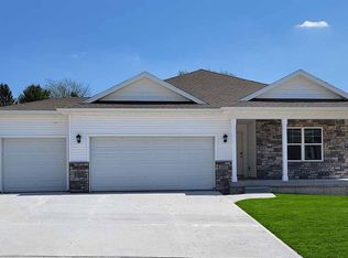 935 Melody Cir, Waukee, IA 50263