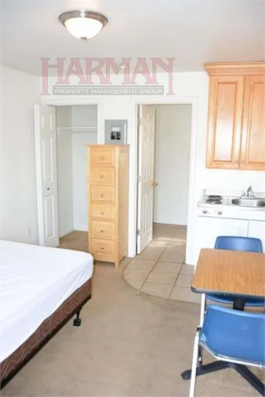 Studio, 1.0 bath, 200 sqft, $795 — Photo 4