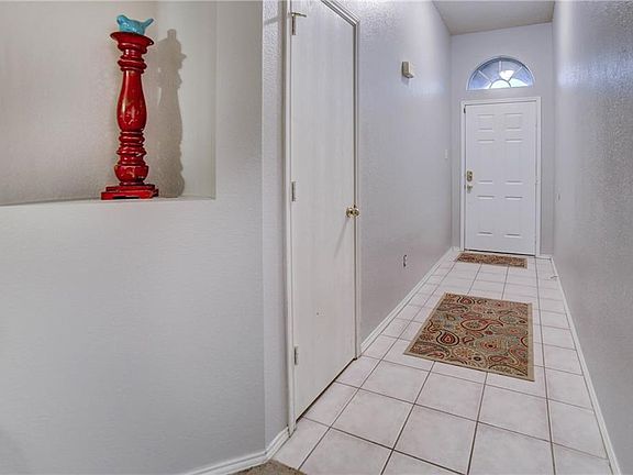 4th image of 305 Old Spanish Ct