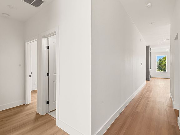 5th image of 5220 Farnsworth Ave