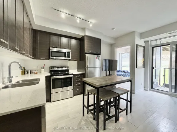 50 Bruyeres Mews #501, Toronto, ON M5V 0H8