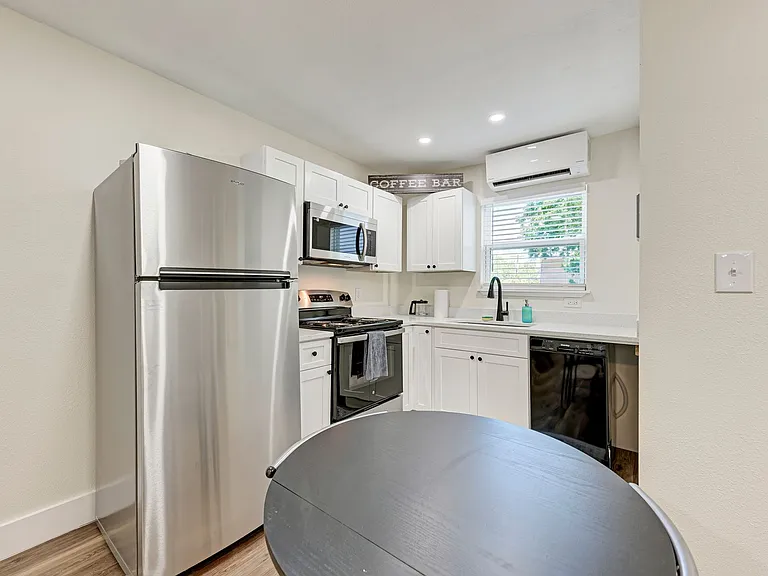 2302 Leon St #12 — Photo 4