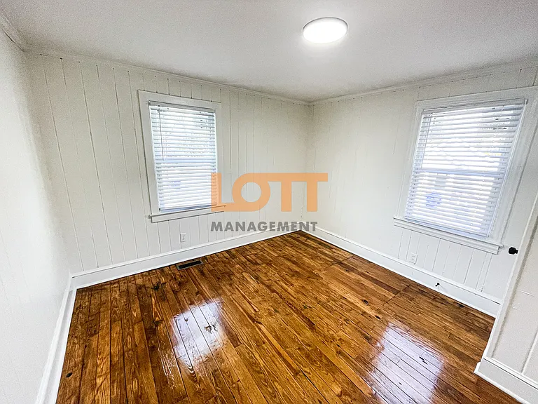 1 Hollywood Cir — Photo 15