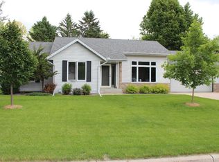 412 Pebble Beach Dr NE, Owatonna, MN 55060
