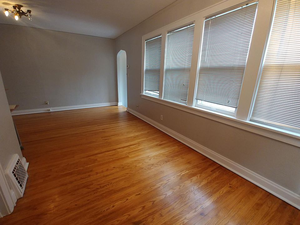 2nd image of 1105 Saint James St