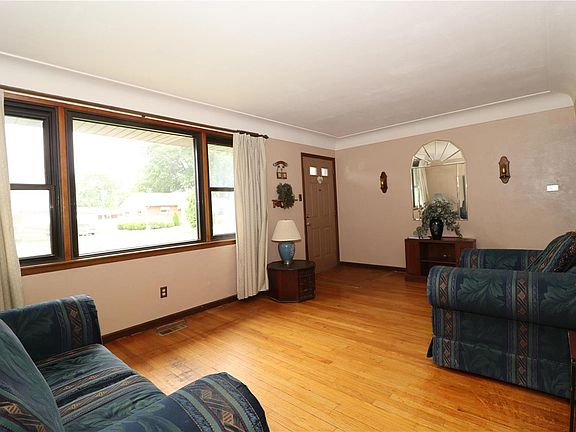 3rd image of 3156 Carlson Ave