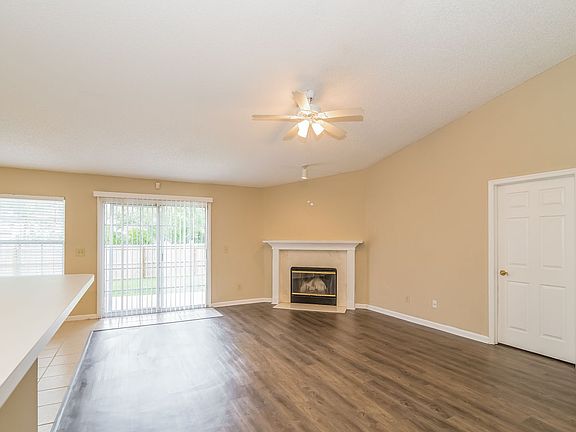 5th image of 12963 Silver Springs Dr N