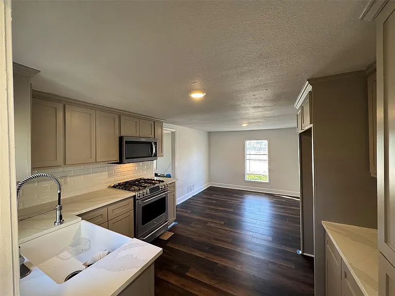 7356 Cayton St — Photo 3