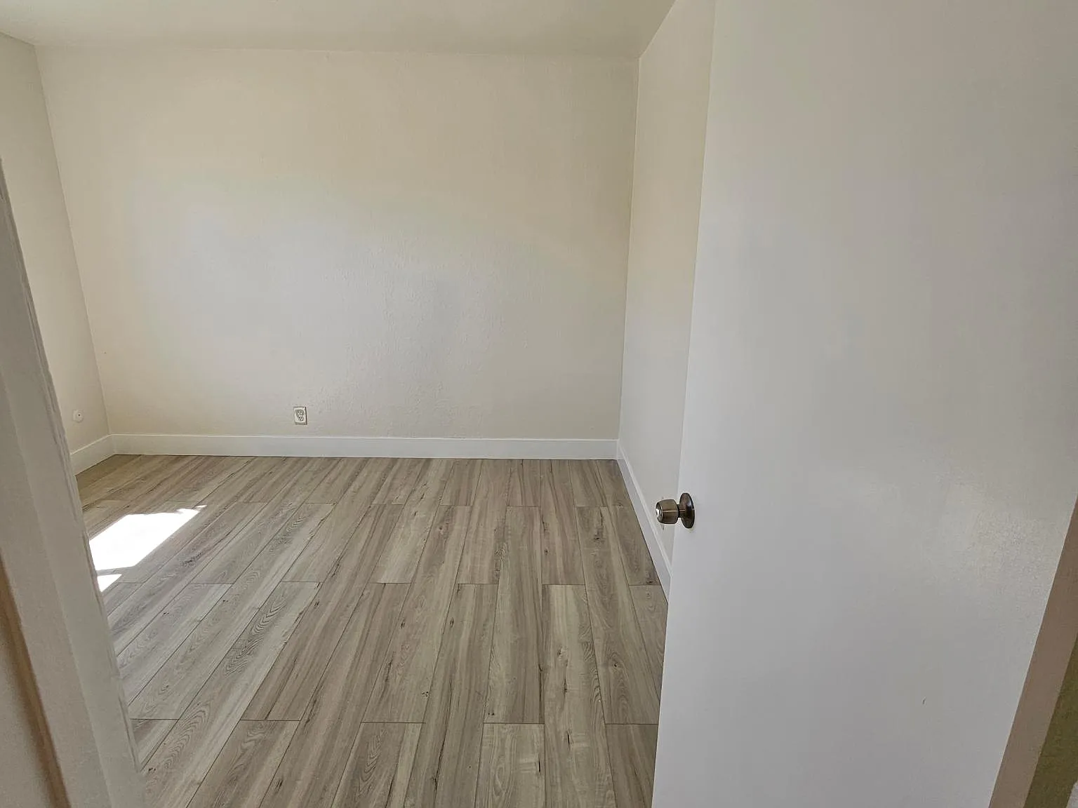 1512 Sycamore Dr — Photo 1