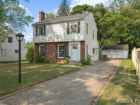 3rd image of 1334 Derby Dr NW