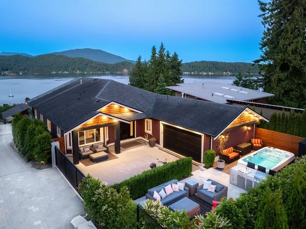 588 N Fletcher Rd, Gibsons, BC V0N 1V9