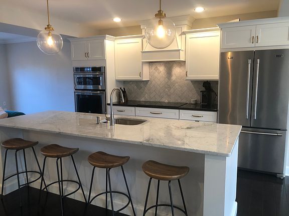 2nd image of 408 Heckle St