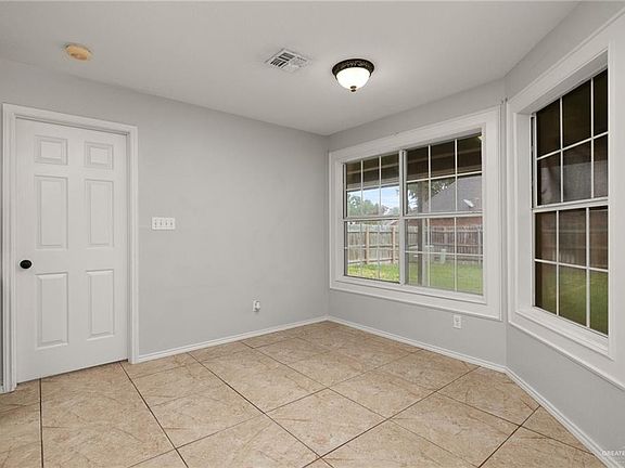 5th image of 2218 Morning Ln