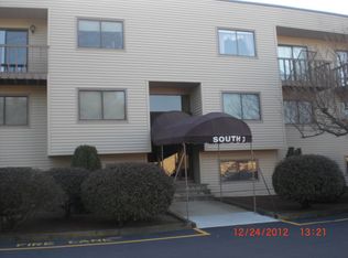 196 Old River Rd APT 3A, Lincoln, RI 02865