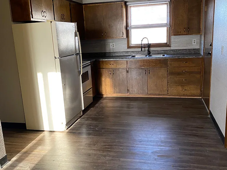 204 E 2nd St #7 — Photo 15