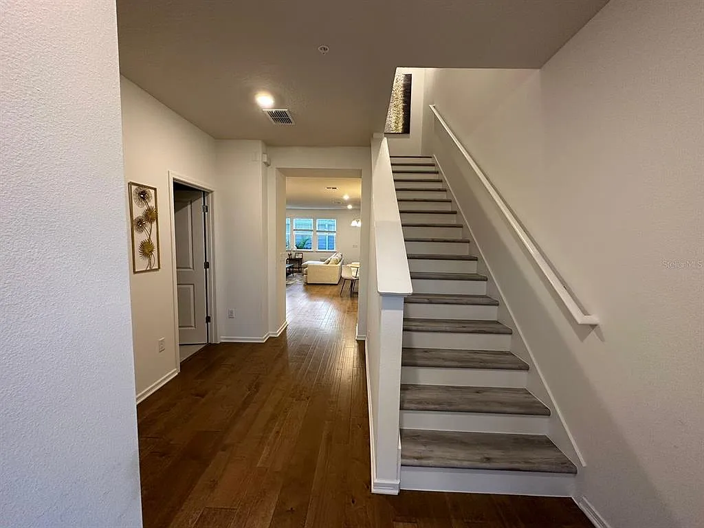 4 bed, 3.0 bath, 1809 sqft, $3,700 — Photo 4