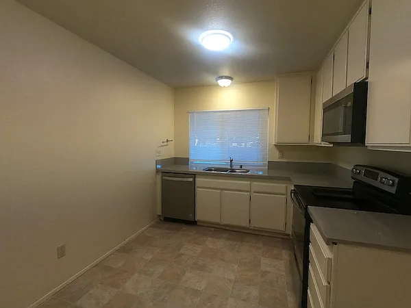 2621 Crosshaven Ln — Photo 4
