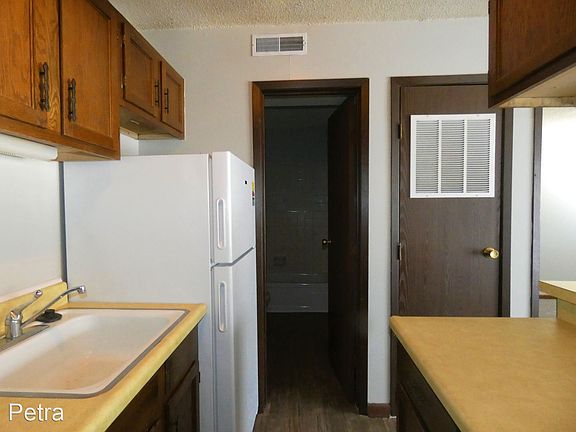 4th image of 905 W 11th St N Unit 201