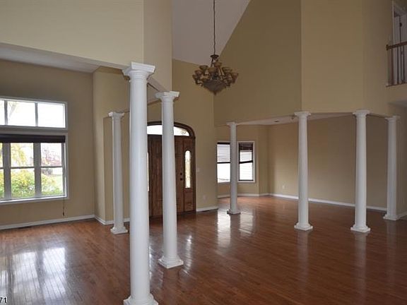 2nd image of 10 Witherwood Dr