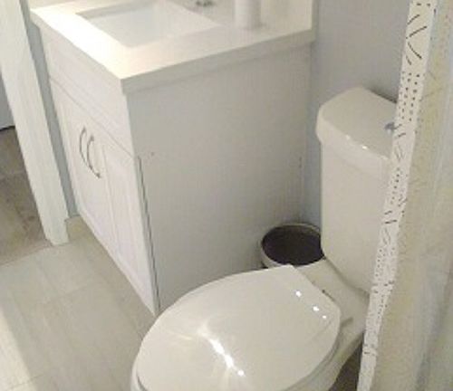 Guest bathroom with tub