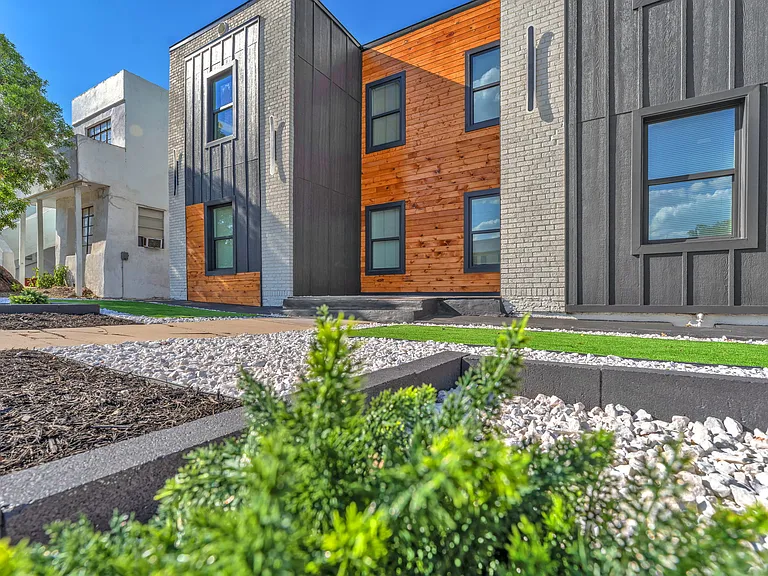 1505 W Woodlawn Ave #2 — Photo 2