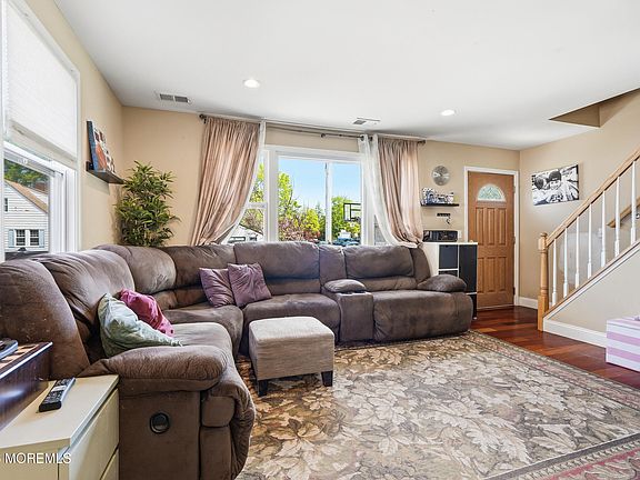 4th image of 710 Newport Avenue