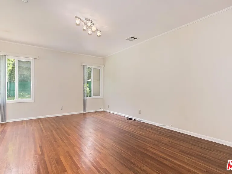 10574 Ashton Ave — Photo 23