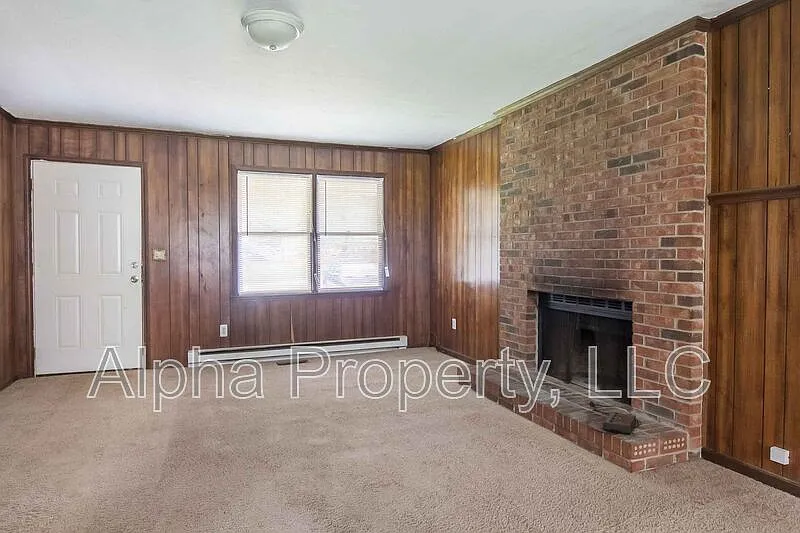 3 bed, 1.5 bath, 1100 sqft, $1,275 — Photo 3