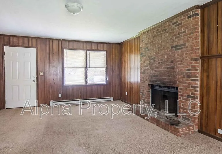107 Vesta Dr — Photo 3