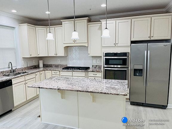 3rd image of 14061 Marketcenter Dr