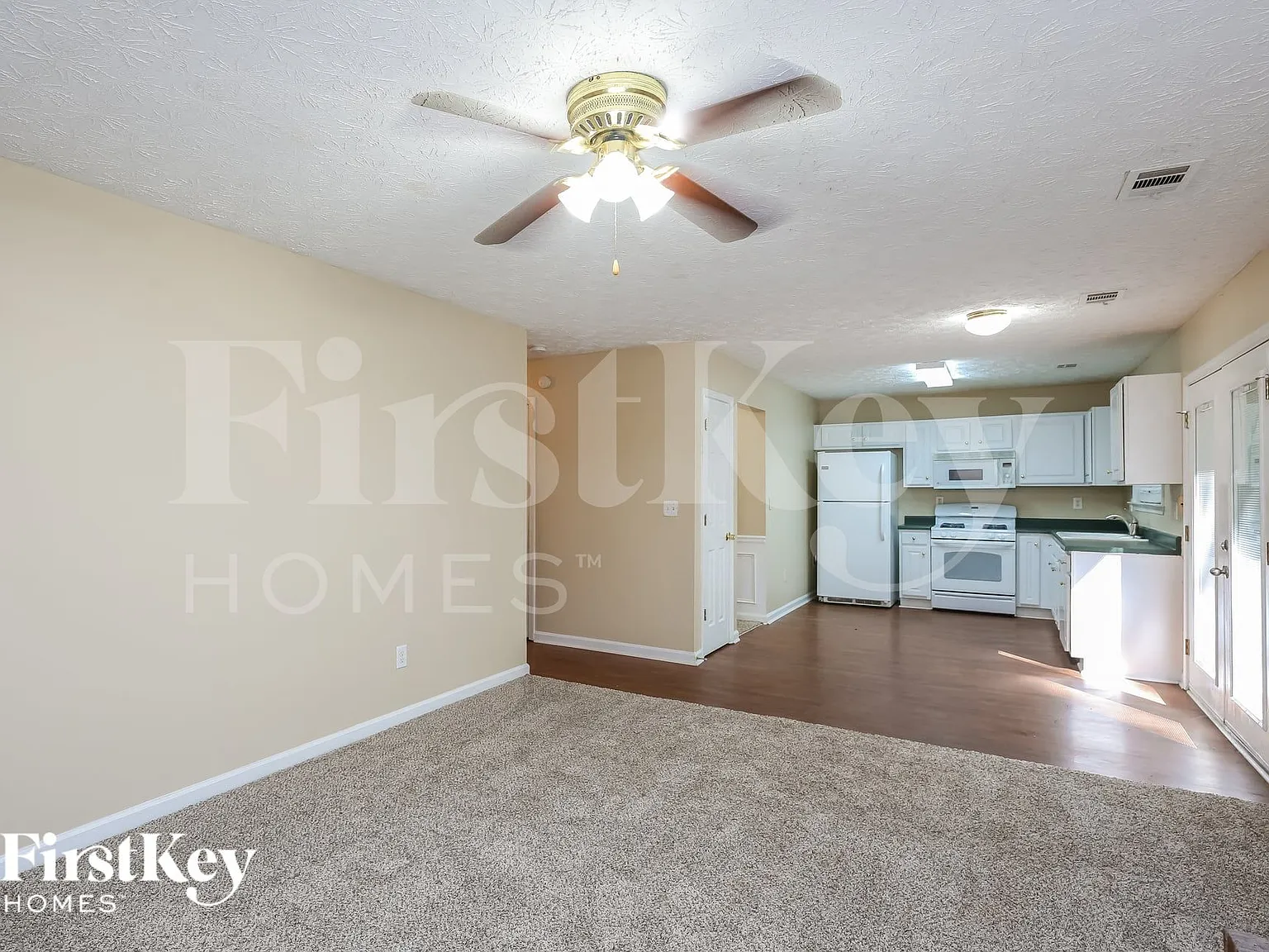 4 bed, 2.5 bath, 1900 sqft, $1,870 — Photo 3