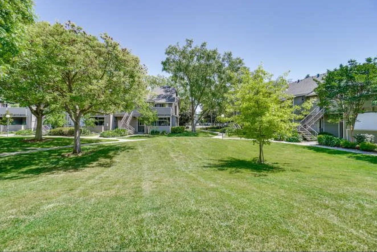 2 bed, 900 sqft, $2,675 — Photo 1