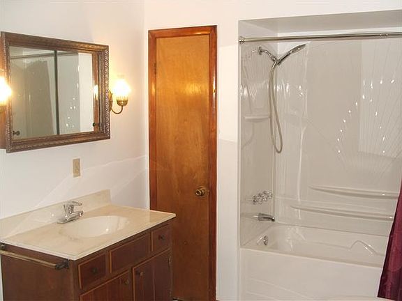5th image of 4222 Seigman Ave