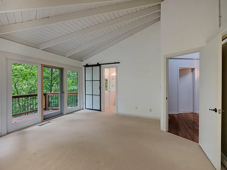 130 Huntcliff Point — Photo 24