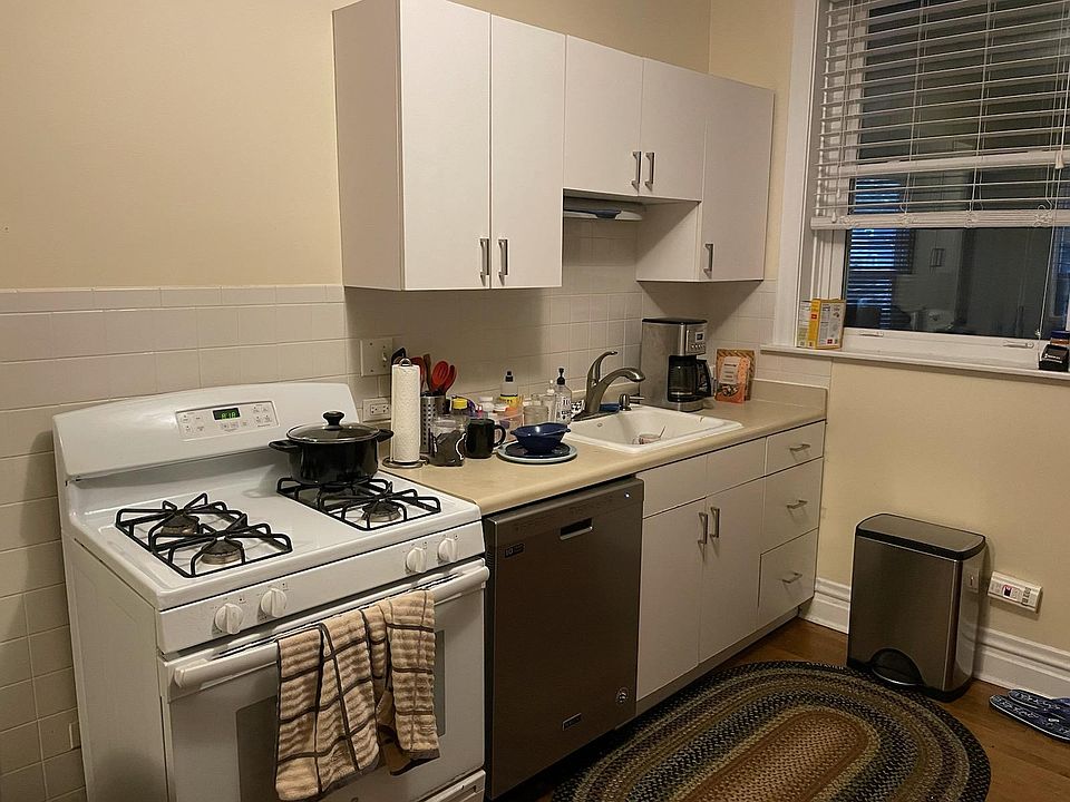 1st image of 3714 N Wolcott Ave #2