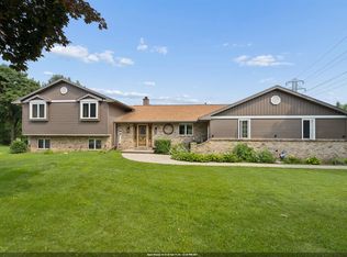 926 Millbrook Dr, Neenah, WI 54956